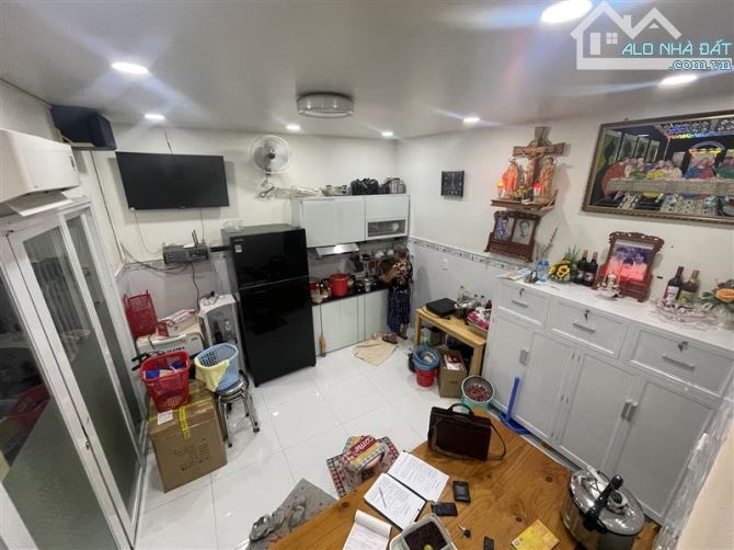 - NHÀ HẺM LÊ VĂN SỸ, 10M RA  TRƯỜNG SA - 4 TẦNG LẦU - CHỈ 4.6 TỶ. HCĐ, TIỆN KDDV - - 1