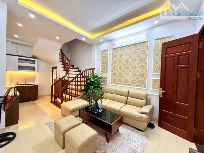 Bán nhà phố pháo Đài Láng . Dân xây . Giá nhỉnh 8 tỷ , diện tích 35M . Giá đẹp - 1