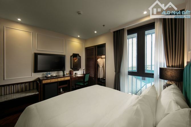 Bán khách sạn MP Hàng Bông - Hàng Gai - 195m2 42 phòng KD - 188 tỷ - Dòng tiền 2,4 tỷ/th