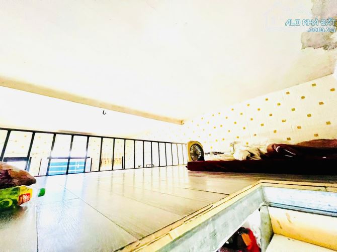 Bán gấp căn hộ Tập thể căn góc siêu hiếm,Phố cổ Hàng Bồ, Hoàn Kiếm.90 m2 – 3 PN. 4,48 tỷ