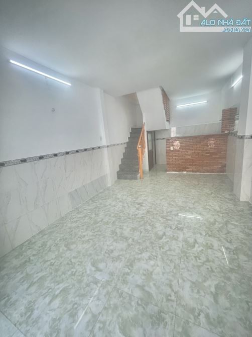Bán gấp nhà đẹp ở ngay, sát mặt tiền đường Lò Gốm 30m2, SHR, HCĐ, chỉ 3.85 tỷ. - 2