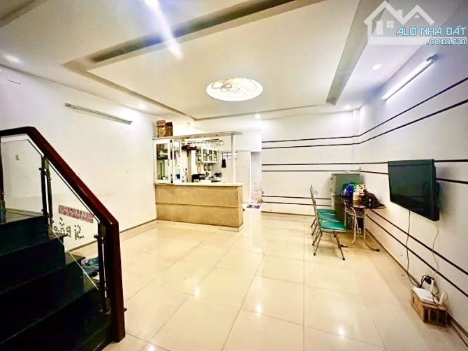 Nhà 2 tầng, ô tô vào nhà - Hoà Xuân- Giá chỉ 4,89 tỷ - 2