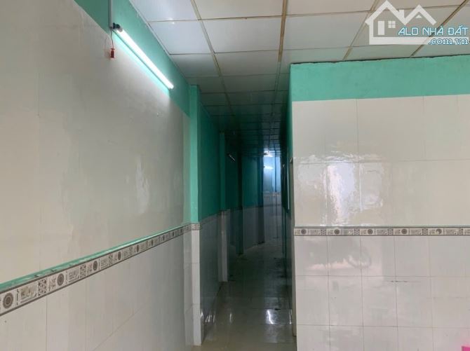 Bán nhà diện tích lớn, ngay hông chợ Bình Đông - 2