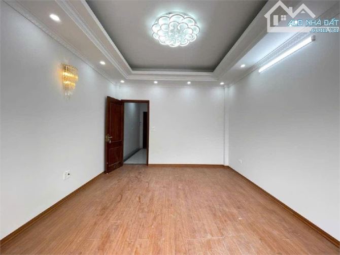BÁN NHÀ THẠCH BÀN - ĐƯỜNG  RỘNG THÊNH THANG – 43M  KINH DOANH BẤT CHẤP  – 5 TẦNG THANG - 2