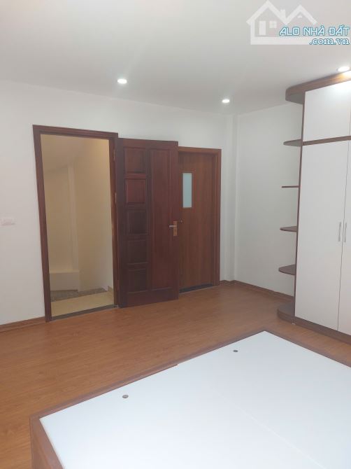 Bán Nhà Thạch Bàn, Long Biên 33m2, 5T chỉ 6,1 tỷ (ngõ thoáng, ô tô cách 10m) - 2