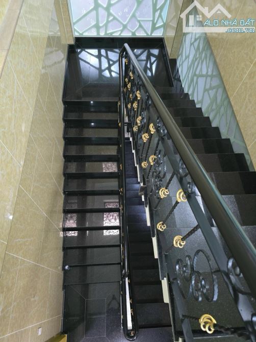 NHÀ MẶT TIỀN TÔN ĐỨC THẮNG – 314M² – 4 TẦNG – NGANG 7M – GIÁ 24 TỶ - 2