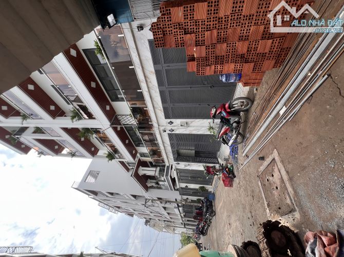 🧲🔴 NHÀ cấp 4 tiện XÂY  mới– 52m² – GIÁ 3,75 TỶ – XE HƠI NGỦ TRONG NHÀ – khu phân lô đồng - 2