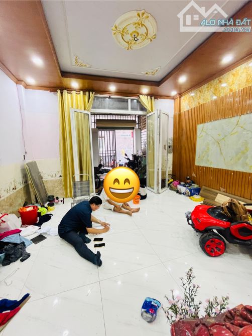 🔷75m  - CHỈ 1,9 tỷ CÓ NHÀ ĐẸP Ỏ NGAY,  TRỆT LỮNG, 3PN,  HẺM XE HƠI, HẺM 624 LÃ XUÂN OAI - 2
