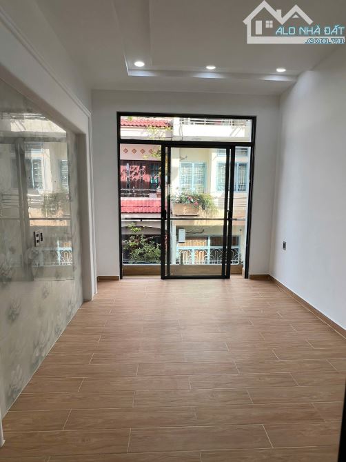 Bán nhà HXH Cách Mạng Tháng Tám, P 11, Q 3 Giá 8 TỶ 9. DT 36 m2 5 Tầng ( có thang máy) - 2