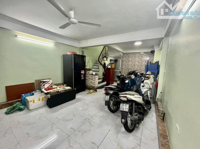 Bán nhà mặt phố Nguyễn Trãi, Thanh Xuân, 175m2 x 3 tầng, vỉa hè to, giá bán đất, 53 tỷ! - 2