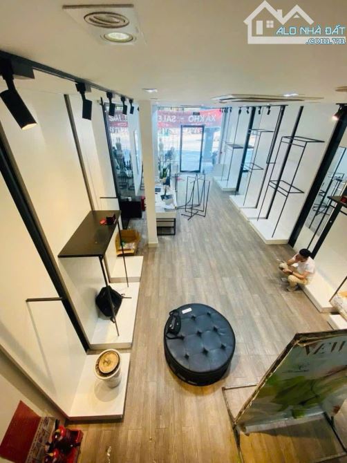 Bán nhà MT phố Lê Duẩn .DT:110m2. KC :3 tầng. Giá:27.5 tủ TL - 2