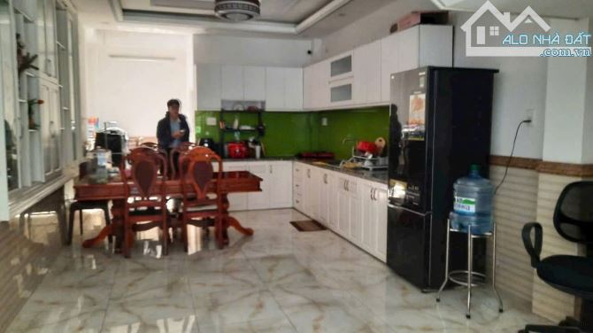 Cho thuê nhà 4 tầng 4PN 5WC / Lê Thị Riêng,Thới An 12 triệu /tháng - 2