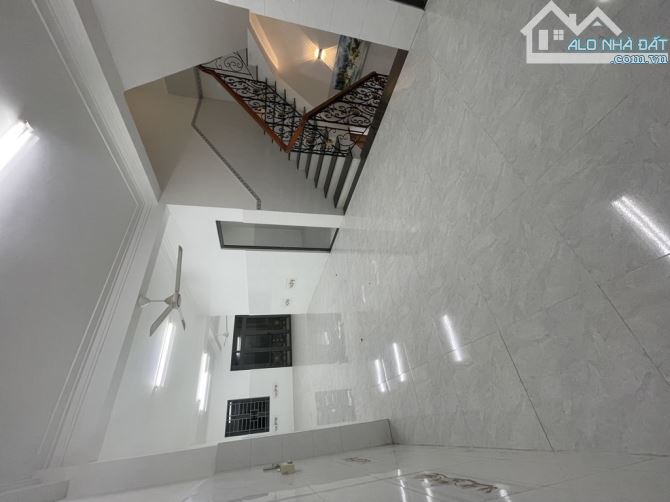 Siêu phẩm 4 tầng Tân Phú, 7x18m, HXH, ngay mặt tiền, chỉ 16.8 tỷ - 2