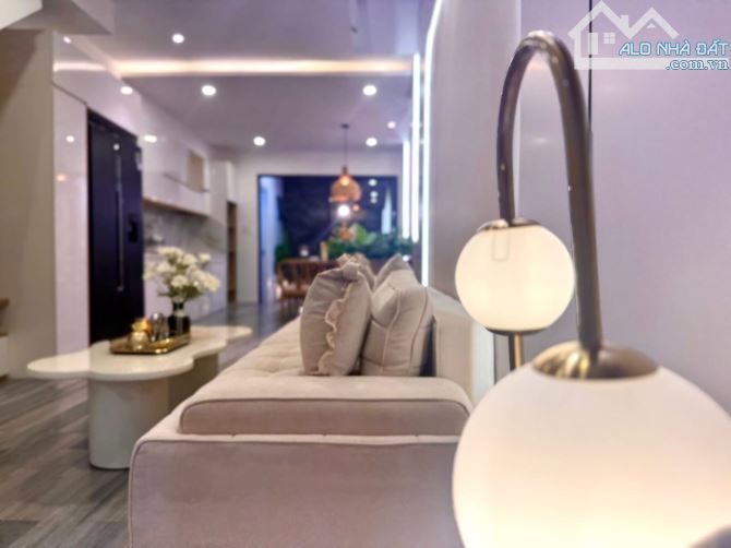 Nhà 3 tầng, kiệt 8m , có ga đậu oto , gần biển , full nội thất - 2