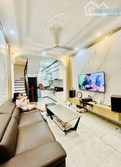 Lõi Đống Đa - 30m ra phố - ngõ thông rộng 3m- an sinh đỉnh nhỉnh 8 tỷ - 2