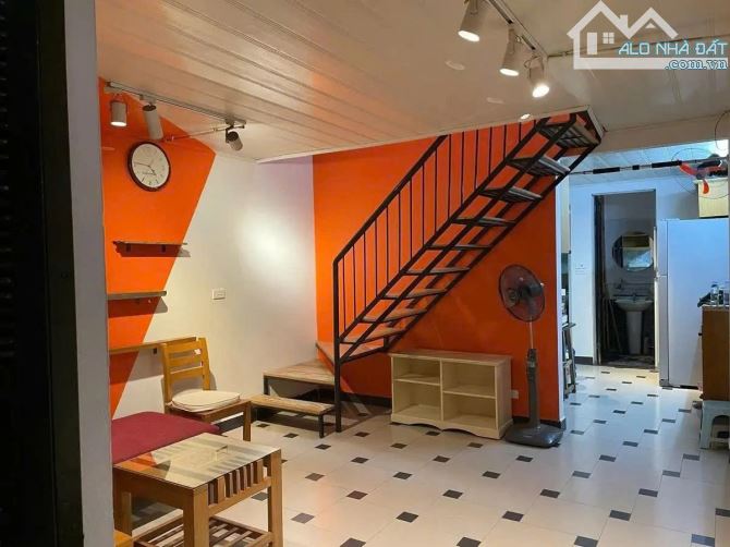 Bán nhà phố Hoàng Cầu 40m2 mặt tiền 5m nhỉnh 13 tỷ chỉ 15m ra vườn hoa 1-6 an sinh đỉnh - 2