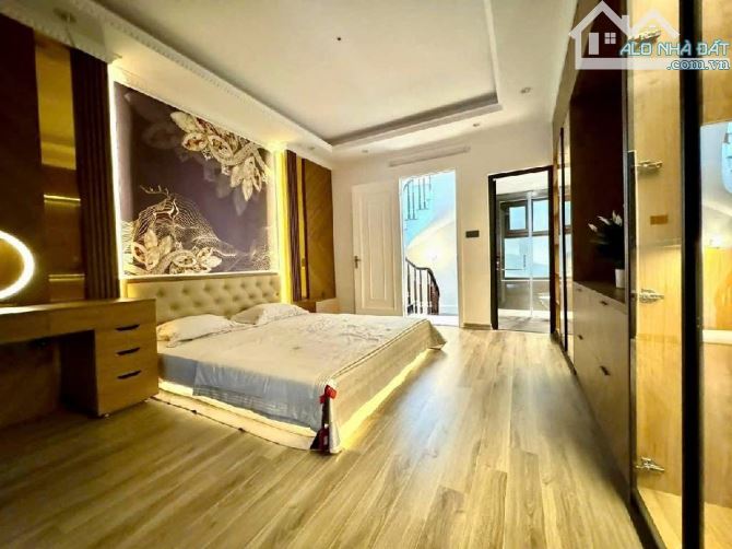 NHÀ PHỐ YÊN HOÀ -QUẬN CẦU GIẤY---TẶNG NỘI THẤT -30 m2-5 TẦNG-MẶT TIỀN 3.8 - 2