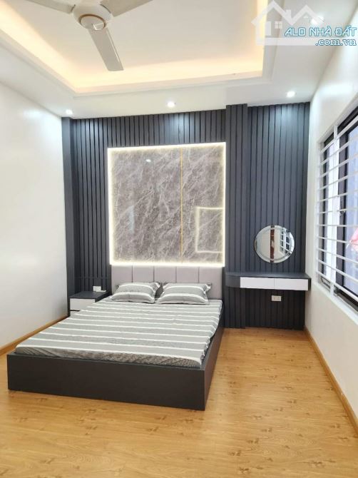 NHÀ DÒNG TIỀN GẦN HỌC VIÊN TÀI CHÍNH - DT52M2 - 6 TẦNG - GIÁ 12TỶ - THANG MÁY- KINH DOANH - 2