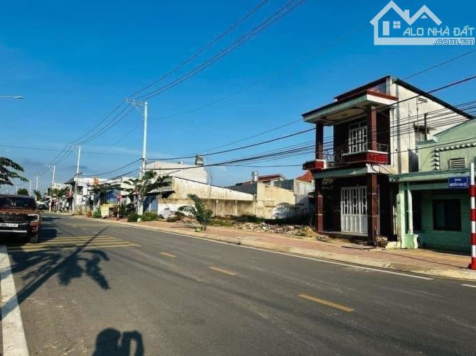 BÁN CẮT LỖ LÔ ĐẤT ĐƯỜNG NGUYỄN VĂN CỪ - DT 244M2 - GIÁ CHỈ 2TY490 - 2