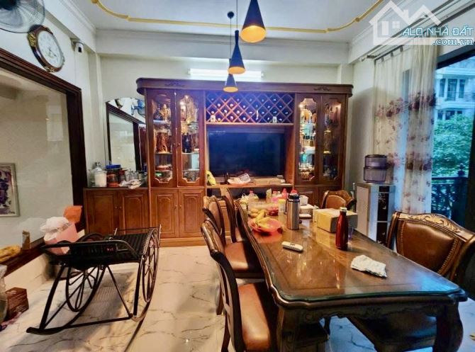 Chủ nhà kỹ sư, bán lại căn nhà phố Nguyễn Văn Lộc, Hà Đông. Dt 58m2, 5 tầng, mt 6m, giá 18 - 2