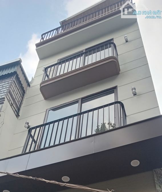 Bán nhà riêng 30m2 sổ vuông sát phố Hoàng Cầu, đi bộ ra hồ, ngõ trước nhà 2m thông thoáng - 2