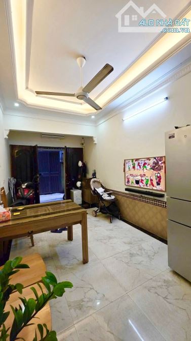 GIÁ 8.5 TỶ! NHÀ ĐẶNG TIẾN ĐÔNG - ĐỐNG ĐA: 30M², 5 TẦNG - 10M RA Ô TÔ TRÁNH! - 2