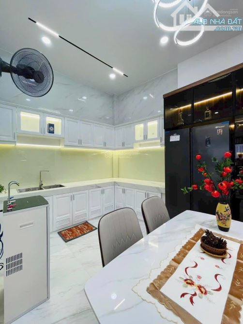 Nhà đẹp 4 Tầng - HXH 4m Nguyễn Hồng Đào DT: 4.3x17m [nở hậu]. Cách MT 30m Giá 9.5 tỷ TL - 2