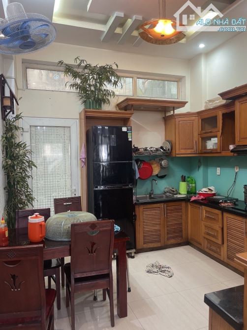 BÁN NHÀ HẺM Ô TÔ, TÔ HIẾN THÀNH - QUẬN 10. 5 TẦNG NỞ HẬU. TẶNG NỘI THẤT CAO CẤP. CHỈ 8 TỶ - 2