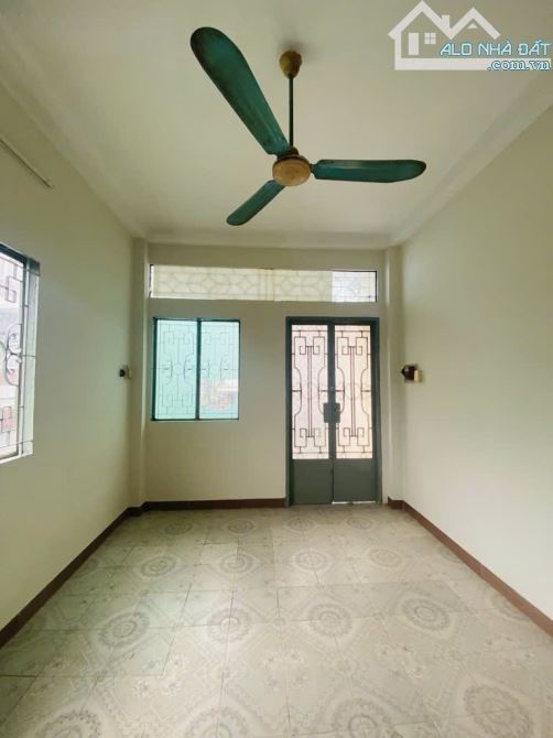 DUY NHẤT 1 CĂN , MẶT TIỀN RỘNG 4.3 X 18 , 3 TẦNG GIÁ 6.5 TỶ. ( HẬU GIANG + QUẬN 6 - 2