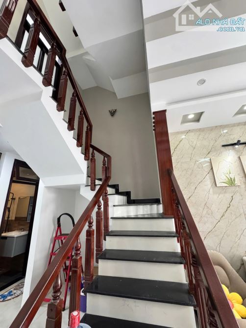 BÁN NHÀ 3 TẦNG – VỊ TRÍ VÀNG NGAY CHÂN CẦU RỒNG - 2