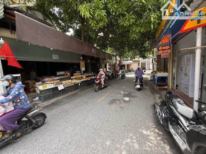 Bán nhà mặt phố Bắc cầu, vị trí đầu phố, kinh doanh tốt, đường ototránh, 55m2, giá:7.5 tỷ - 2