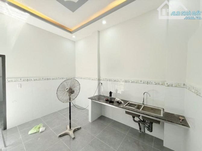 Lô góc hẻm ô tô Âu Cơ, Tân Phú, 60m2, 4PN mới keng, sát mặt tiền, chỉ 4 tỷ nhỉnh - 2