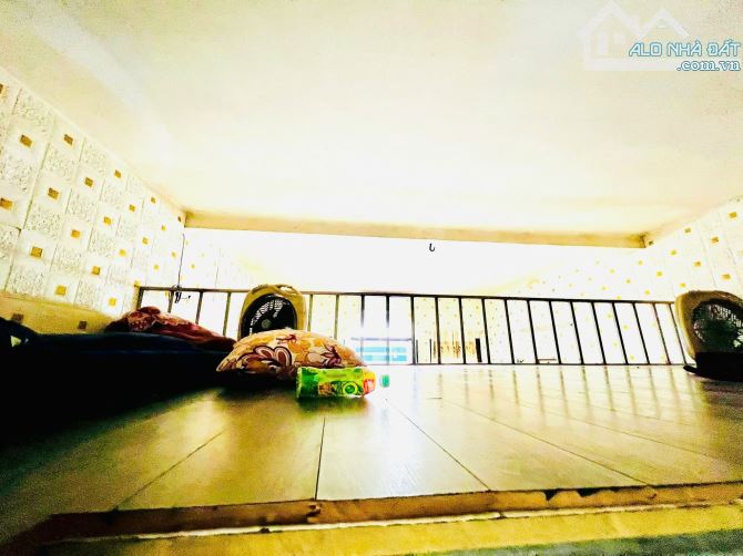 Bán gấp căn hộ Tập thể căn góc siêu hiếm,Phố cổ Hàng Bồ, Hoàn Kiếm.90 m2 – 3 PN. 4,48 tỷ