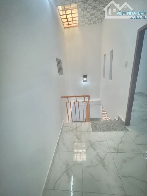 Bán gấp nhà đẹp ở ngay, sát mặt tiền đường Lò Gốm 30m2, SHR, HCĐ, chỉ 3.85 tỷ. - 3