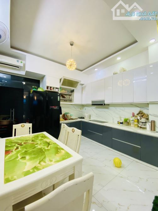 Bán nhà hẻm 90 Dương Cát Lợi hẻm đep nhất trên con đường này và nhà cũng đẹp. - 3