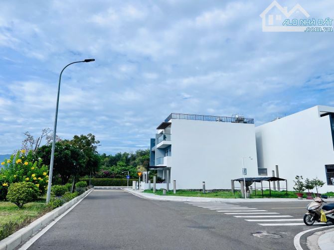 GIẢM GIÁ BÁN NHANH LÔ GÓC BIỆT THỰ GÓI 8 THE CAPELLA KĐT MỸ GIA NHA TRANG - 3