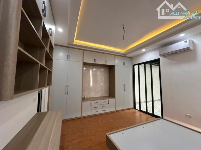 💥 NHÀ ĐẸP TRUNG TÂM ĐỐNG ĐA – Ở NGAY – SÂN RỘNG – AN SINH CỰC ĐỈNH! 💥 📍 Vị trí hiếm có: - 3