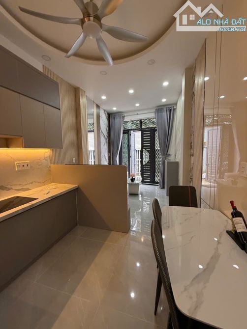 NHÀ ĐẸP 4 TẦNG - FULL NỘI THẤT - TRUNG TÂM GÒ VẤP – SÁT CÔNG VIÊN LÀNG HOA - 3