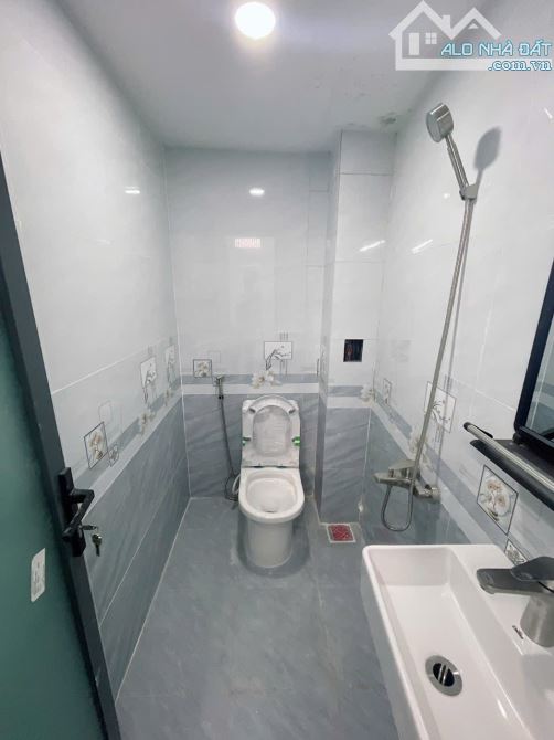1/ Khu Lê Văn Quới, gần Bốn Xã, Q. Tân Phú, Q. 11. Nhà mới đẹp. 47m2, 2 tầng, hxh - 3