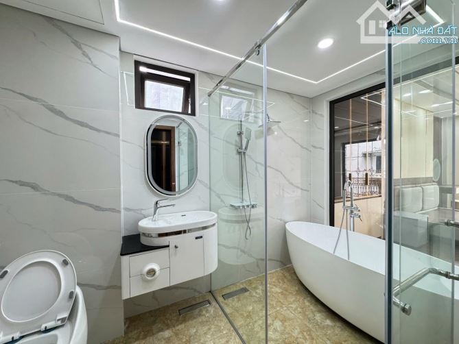 Nhà phố Nguyễn Văn Cừ, 1 nhà ra mặt phố ngõ rộng 4m mới tinh - 2