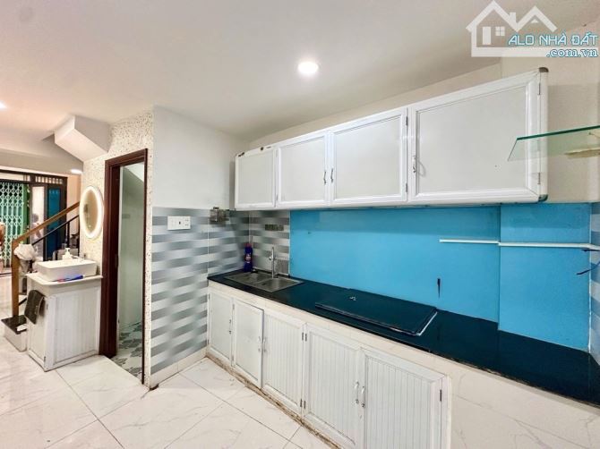 XE HƠI ĐẬU TRƯỚC NHÀ - 3 TẦNG BTCT - NHÀ MỚI XINH LUNG LINH- GẦN 30M2 - XVNT, BT CHỈ 4.8Tỷ - 3