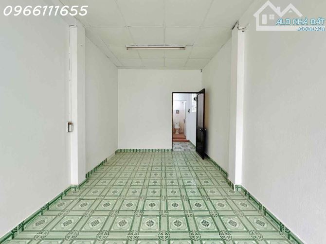 BÁN NHÀ CÁCH MẠNG THÁNG 8  - P10 - KHU VIP HIẾM Q3 - DT 43M2- HẺM 5.2M Ô TÔ THÔNG - 43M2. - 3