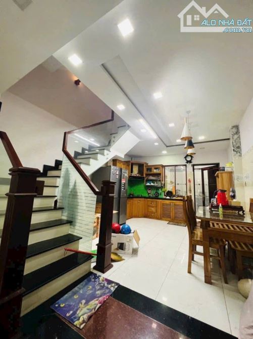 Bán gấp nhà 3 tầng,4.1x16,HXH sát bên Emart Phan Huy Ích, GV:giá tốt - 3