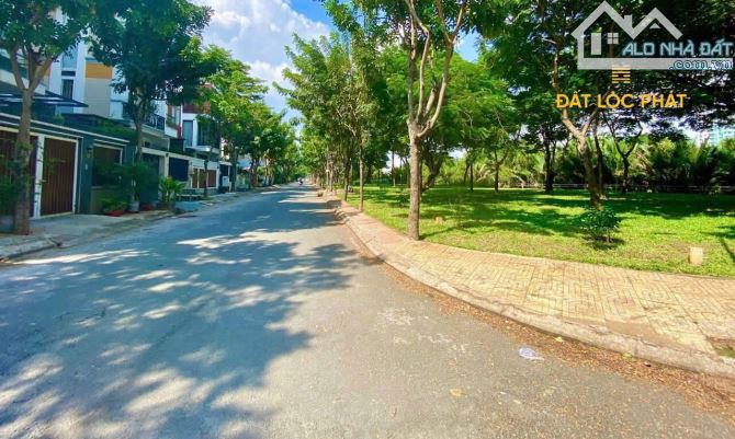 Bán gấp căn biệt thự góc 2 mặt tiền đường thông 20m , 3 lầu, giá 36 tỷ sổ hồng cầm tay - 3