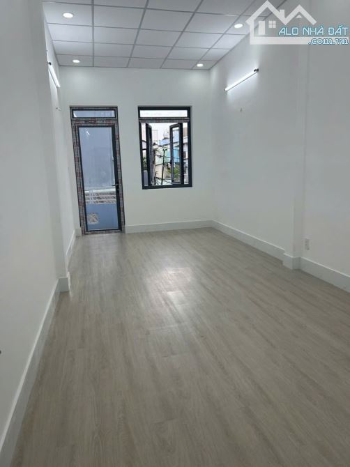 Nhà 3 tầng mới ở hậu L đường Nguyễn Thị Tần P. Chánh Hưng. Giá 5,59 tỷ TL - 3
