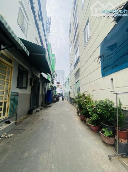 DUY NHẤT 1 CĂN , MẶT TIỀN RỘNG 4.3 X 18 , 3 TẦNG GIÁ 6.5 TỶ. ( HẬU GIANG + QUẬN 6 - 3