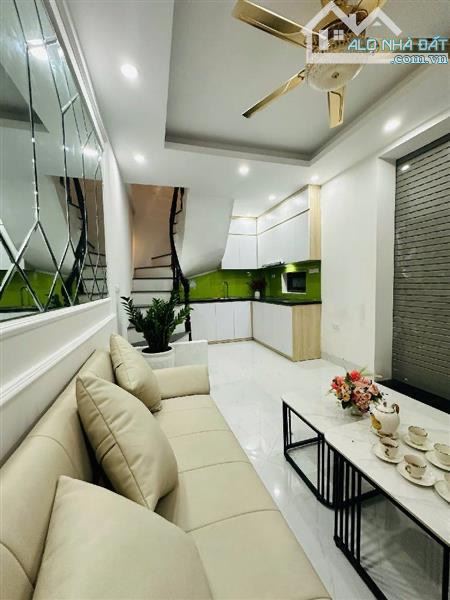 CẦU GIẤY TRUNG TÂM – NHÀ ĐẸP 5 TẦNG – Ở NGAY - CHỈ HƠN 7 tỷ - 3