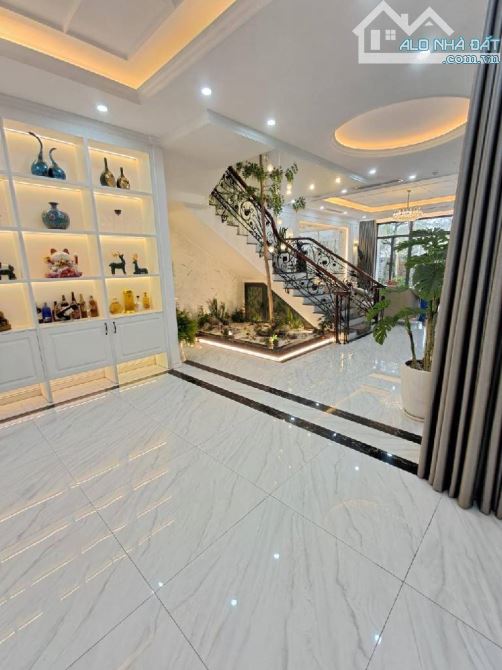 Bán nhà mặt phố Trịnh Công Sơn 130m2 vị trí kim cương hai mặt thoáng view đẹp 85 tỷ - 3