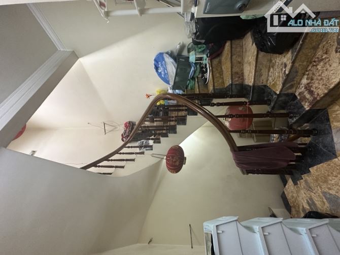 Bán nhà mặt phố Tôn Đức thắng đống đa . 43m2. Mt 5.3m. Lô góc . Giá 31.8ty - 2