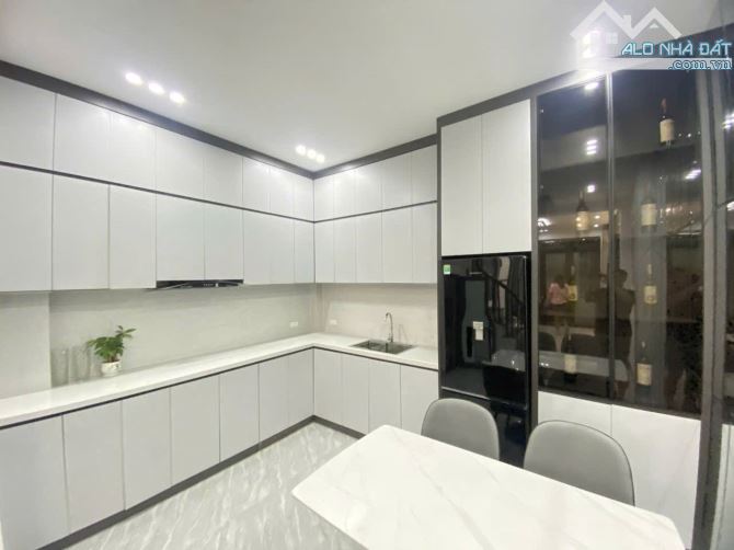 - Bán nhà Hồ Tùng Mậu, 10m ô tô, nội thất xịn sò, sát phố, 33m2, 8.3 tỷ. - 3